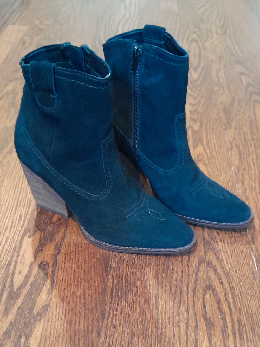 NWOB: Black Suede Western Ankle Boots Pointed Toe Women's 7
